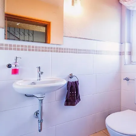 公寓 Ferienwohnung Mit Balkon Fur Funf Bis Neun Personen Hunfelden