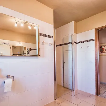 Ferienwohnung Mit Balkon Fur Funf Bis Neun Personen
