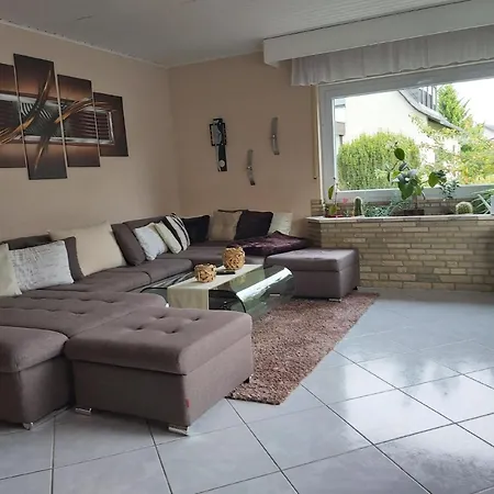 Ferienwohnung Mit Balkon Fur Funf Bis Neun Personen 公寓 Hunfelden