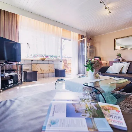 Ferienwohnung Mit Balkon Fur Funf Bis Neun Personen 公寓